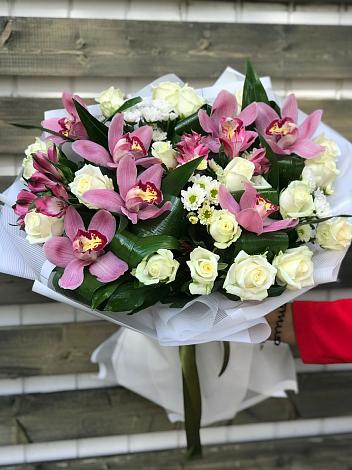 Букет цветов из: Розы и Хризантемы в Барвихе