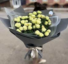 Букет Белые кустовые розы Солинеро в Барвихе
