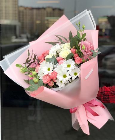 Букет цветов из: Розы, Лизиантусы и Хризантемы в Барвихе